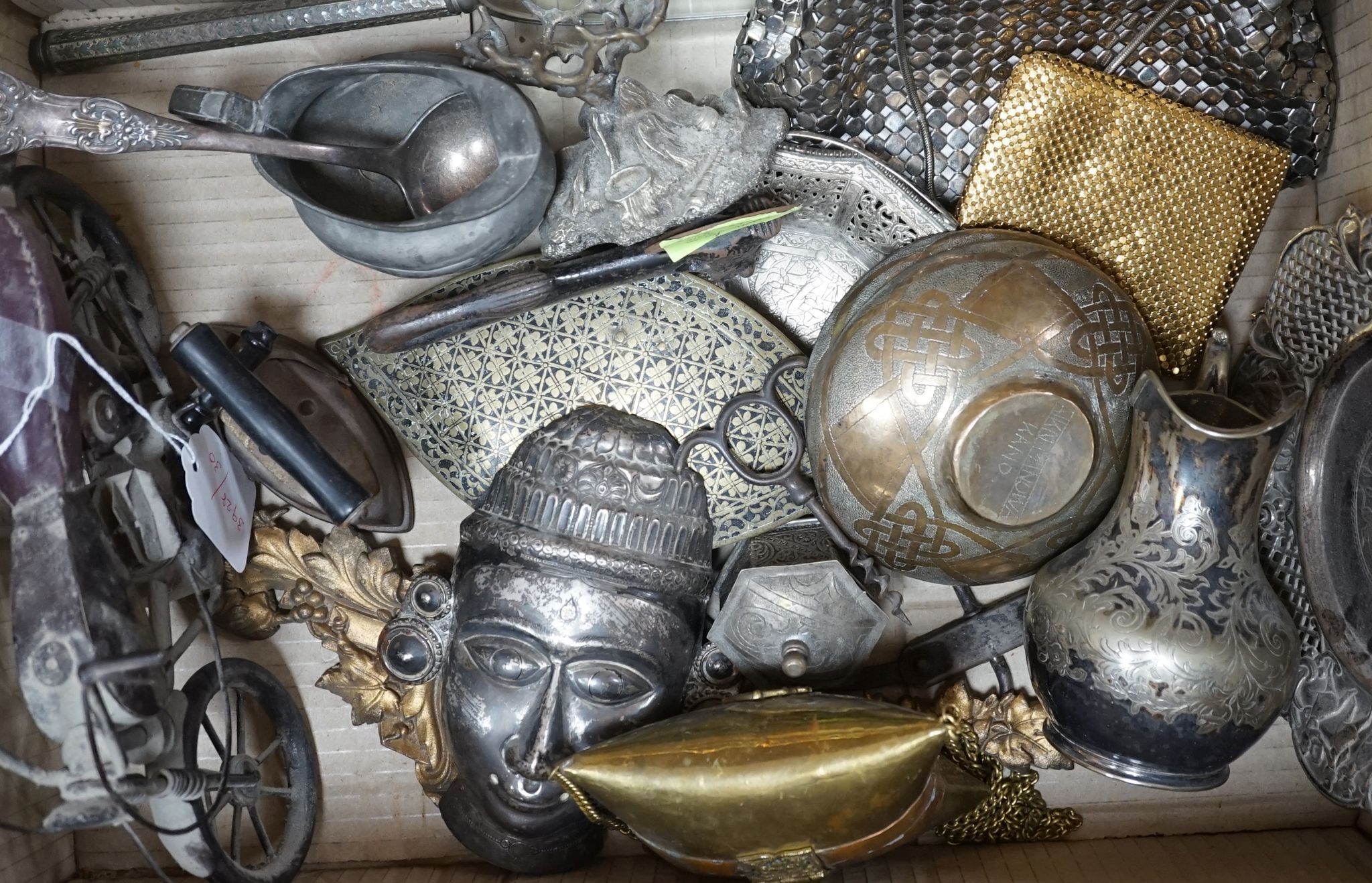 A collection of mixed metalware and collectables